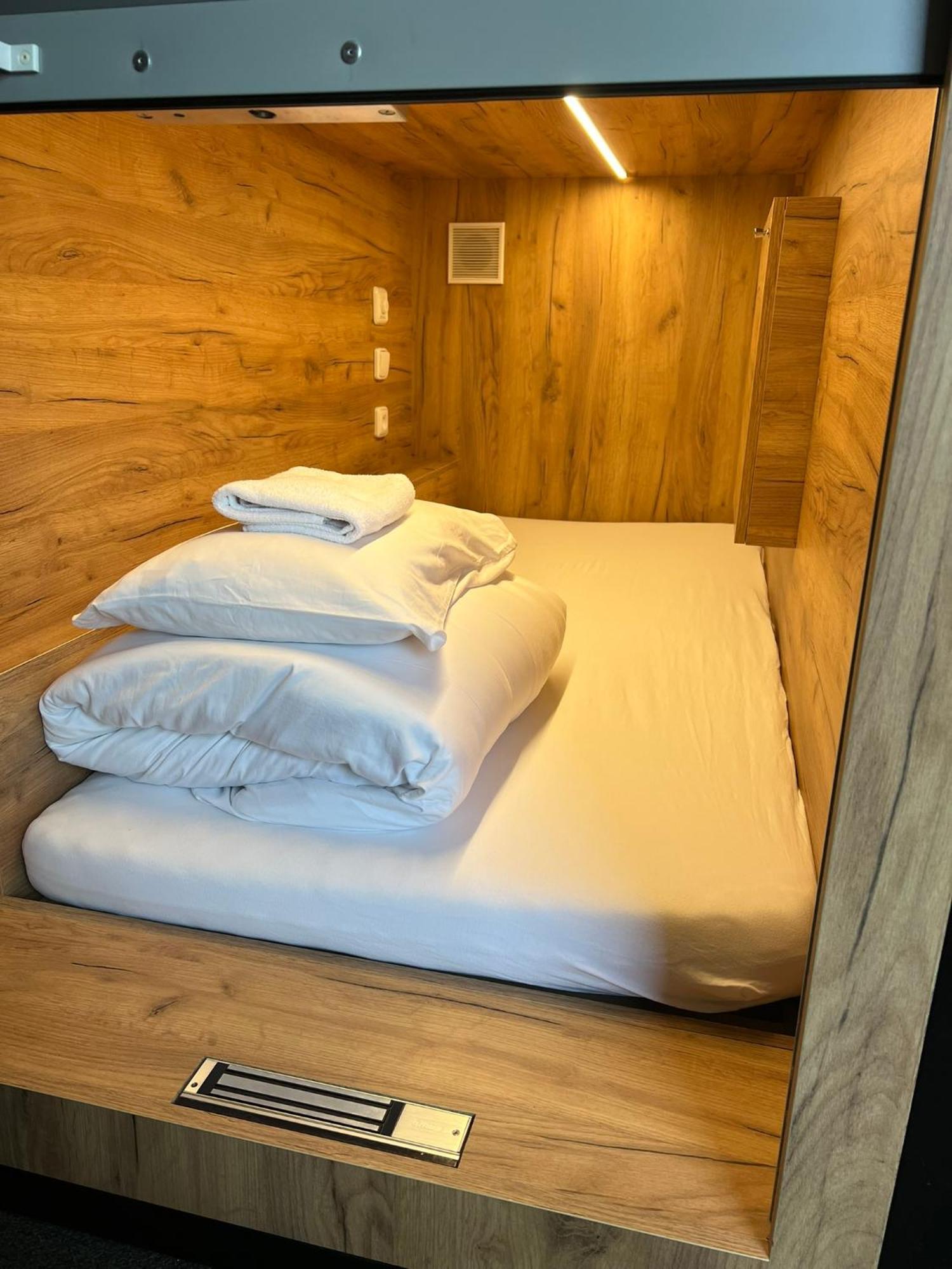 Like A Hostel プラハ エクステリア 写真